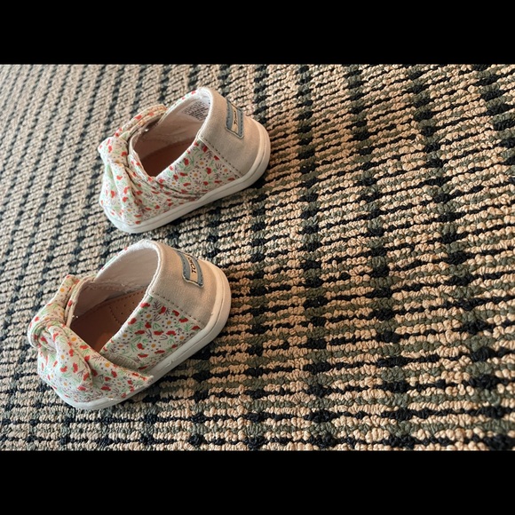 Floral toms - Picture 3 of 5